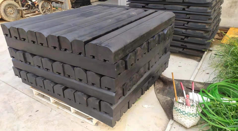 造粒機(jī)橡膠襯板使用注意事項(xiàng)